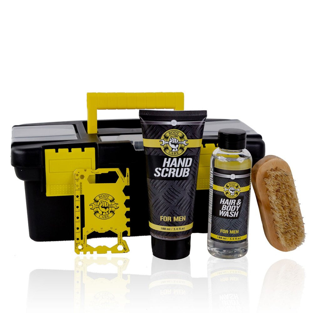 Stoere Bad en douche set in Gereedschapskoffer - Verzorgingsproducten voor echte Mannen - Hair & Body Wash, Hand Scrub, Houten Nagelborstel, Multitool - Musk Geur - Zwart/Geel/Grijs