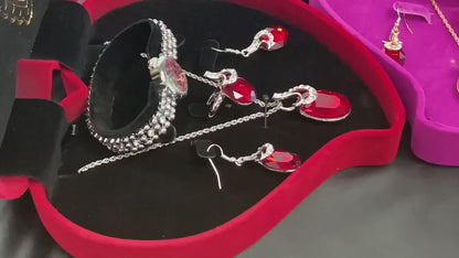 Romantische Dames Geschenkset Rood 4-Delig met Jesou Horloge Armband Halsketting Oorbellen in een Rood Hart met Spiegel